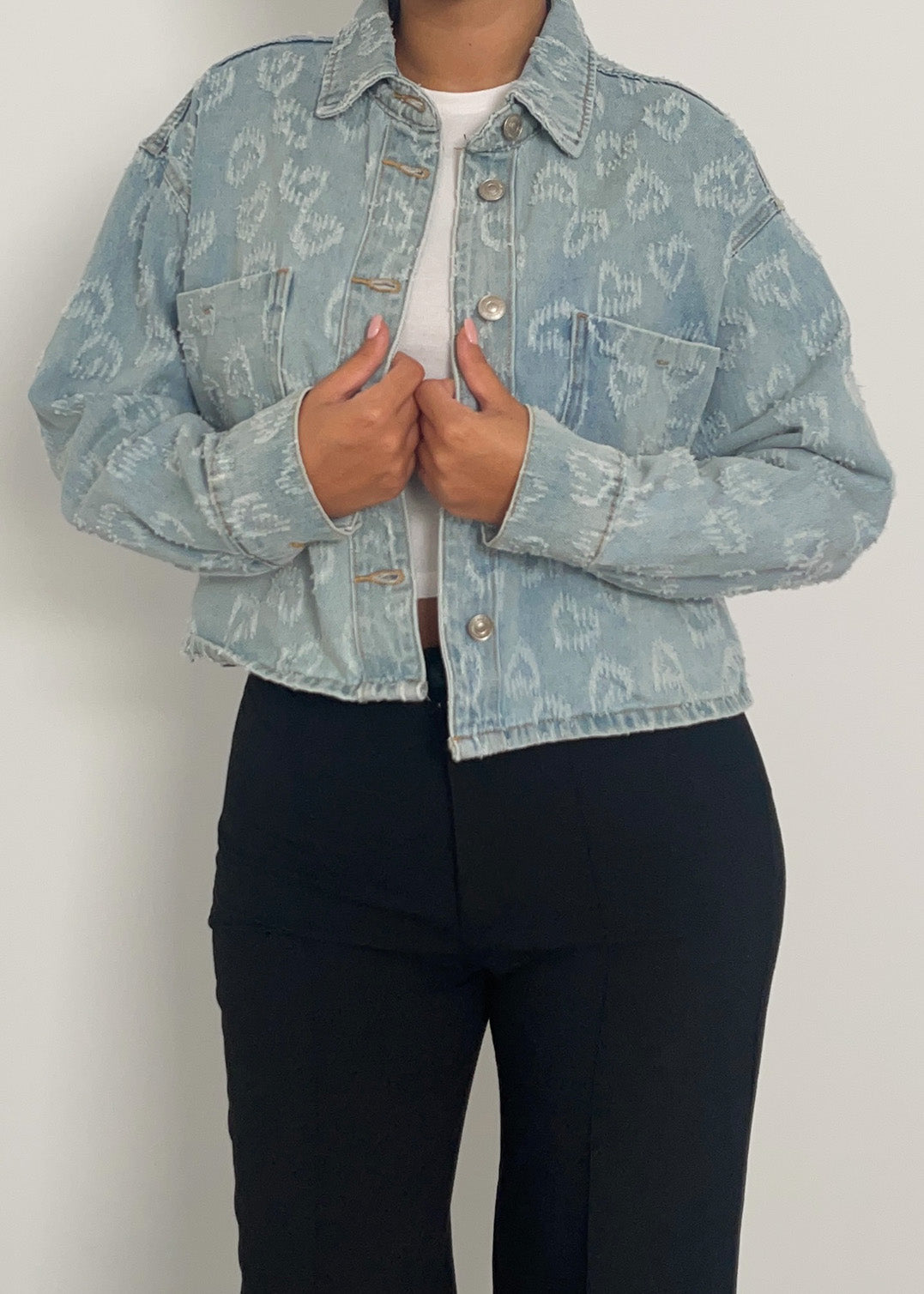 Jeansjacke mit Herzmuster
